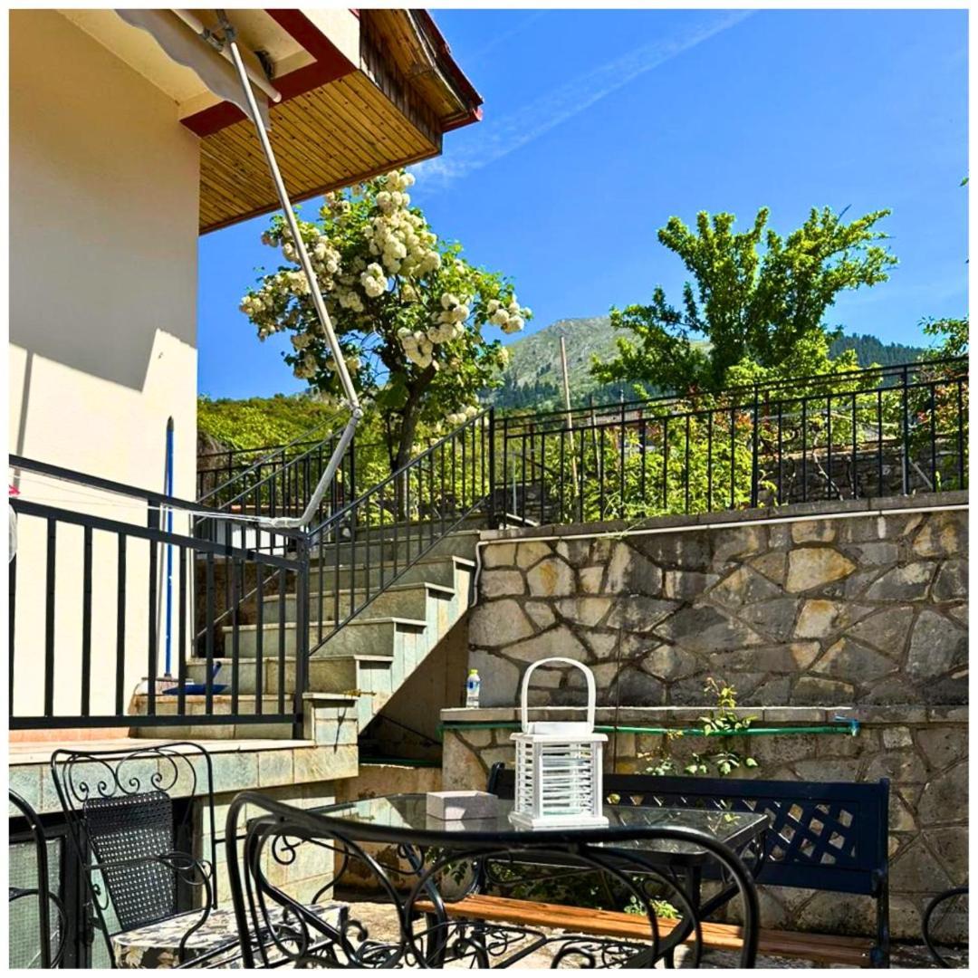 Memories Apartments Μονοκατοικία Στο Καρπενήσι Eksteriør billede